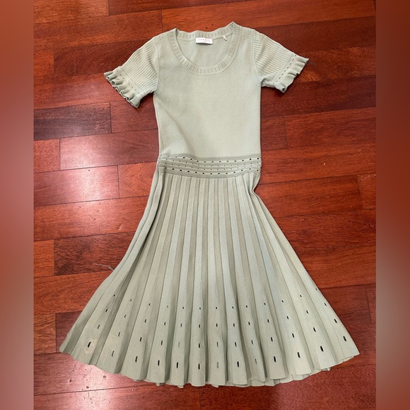 Sandro Dresses & Skirts - Sandro green dress with short sleeve in size small